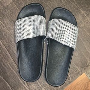 Women’s Slides